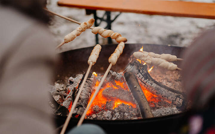 stockbrot ueber offener feuerstelle 800x500